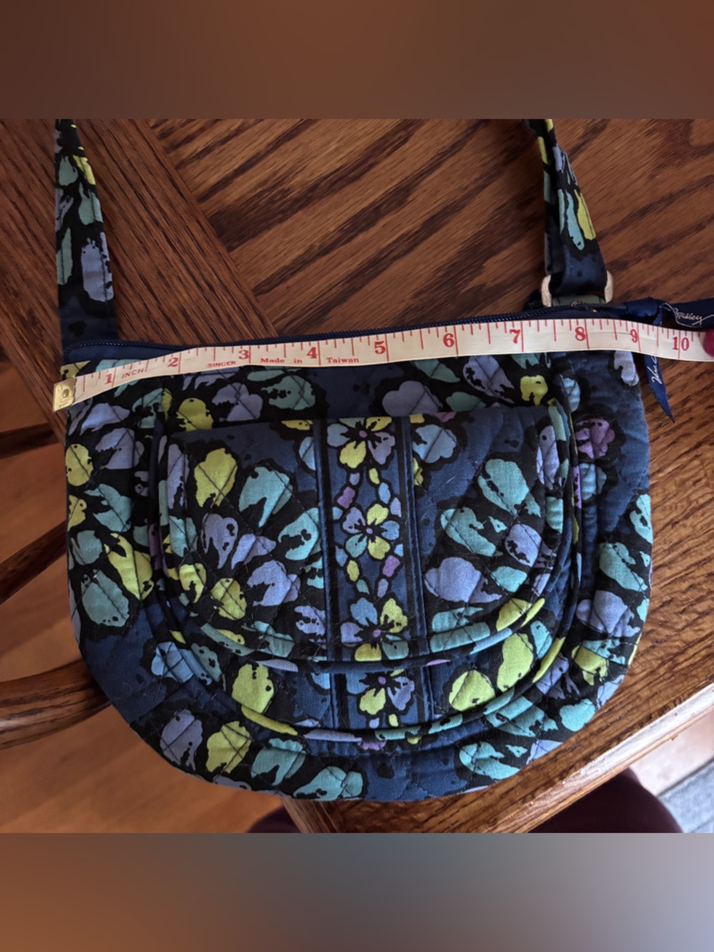 Vera Bradley Quilted  Crossbody Bag ~ Grandma-core, Travel, Quilted, Classic - Picture 9 of 9
